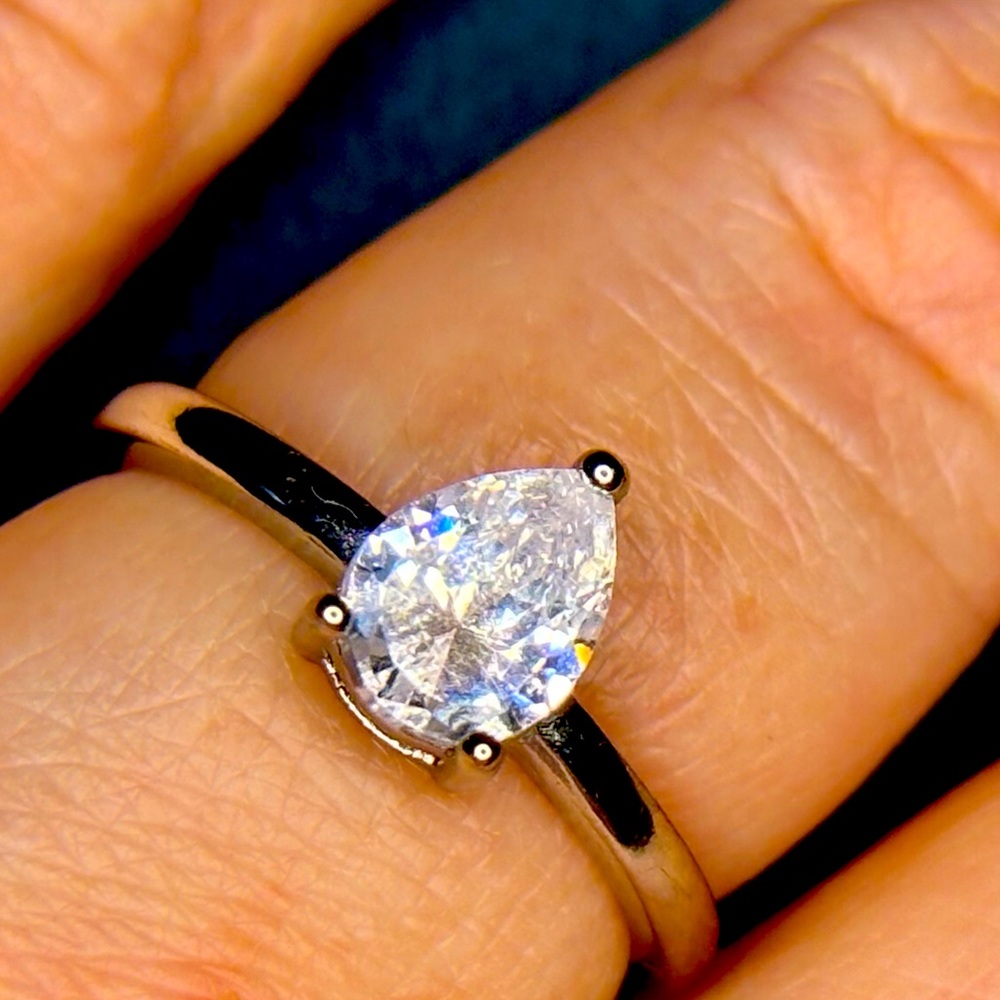 Size 7 Pear Shaped Stone Ladies Fashion Jewelry Ring